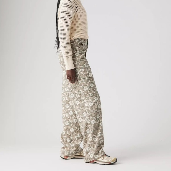 Women’s Levi’s 94 Baggy Cargo Pants, Green Floral, 26X30 - Picture 2 of 10